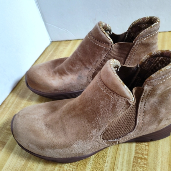 Skechers Seger Booties Sz 8 UnWorn Excellent Cond Suede Super Lightweight - Picture 1 of 9
